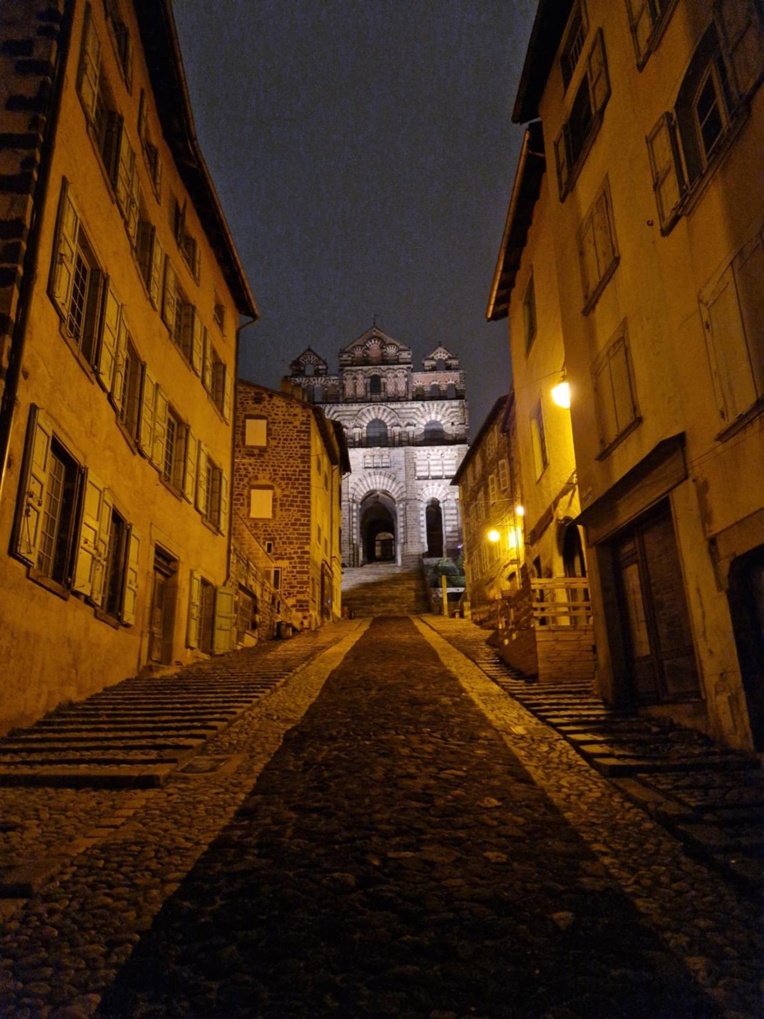 Gite Des Tables - Cathedrale, Coeur Historique, Vue Le Puy-en-Velay Экстерьер фото